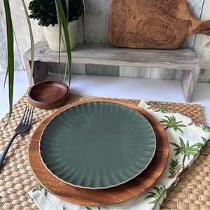 🌴Two Hearth & Hand Green Glazed Stoneware Salad/Appetizer/Dessert Plates